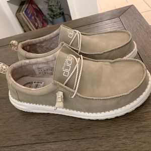 HEY DUDES!! Mens Size 8, Woman’s Size 9.5!